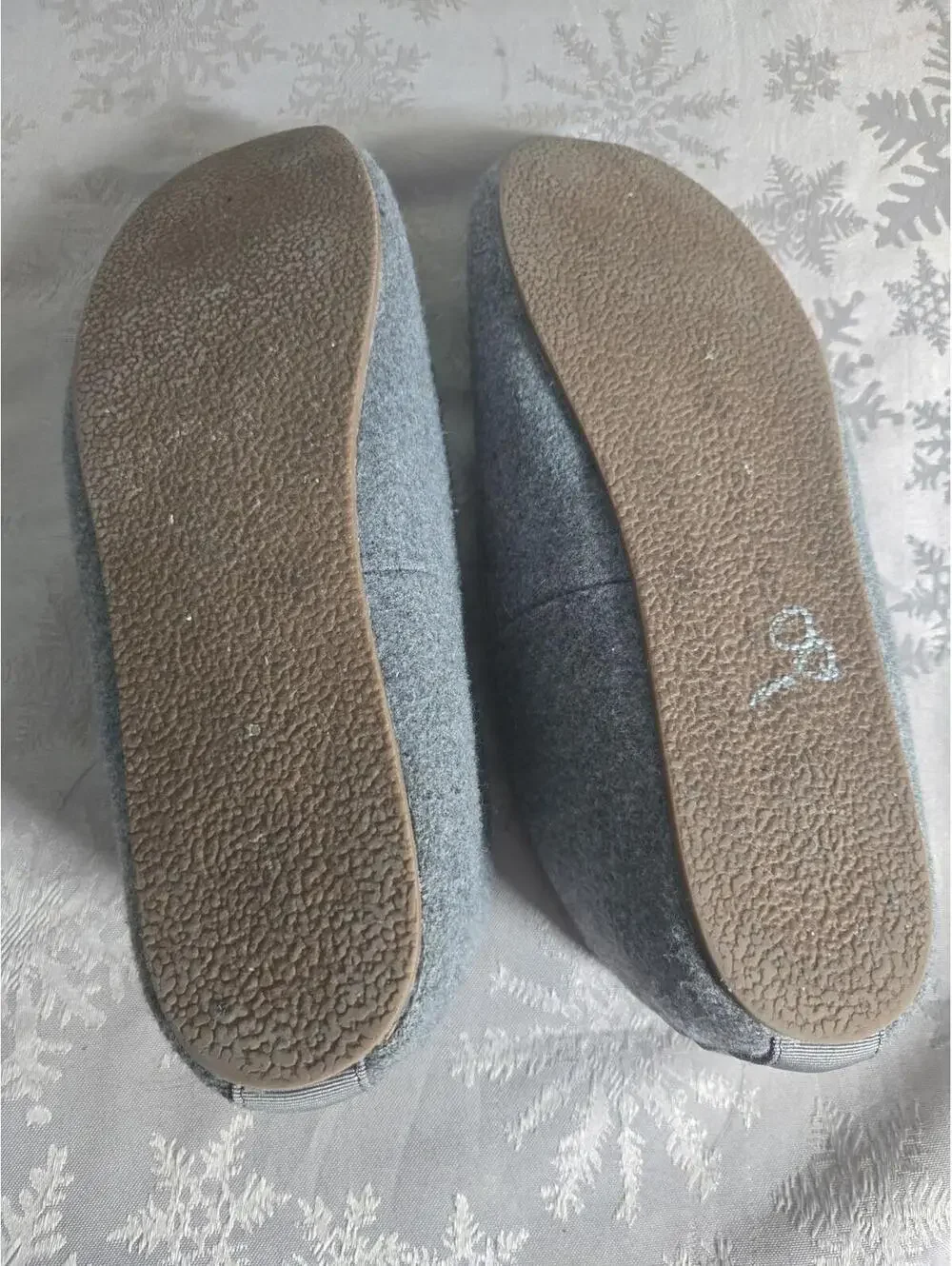 Talbots Christmas Golden Retriever Embroidered Wool Blend Slippers Size 8 - Picture 5 of 5